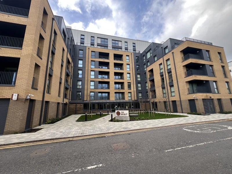 Flat Station View in Guildford