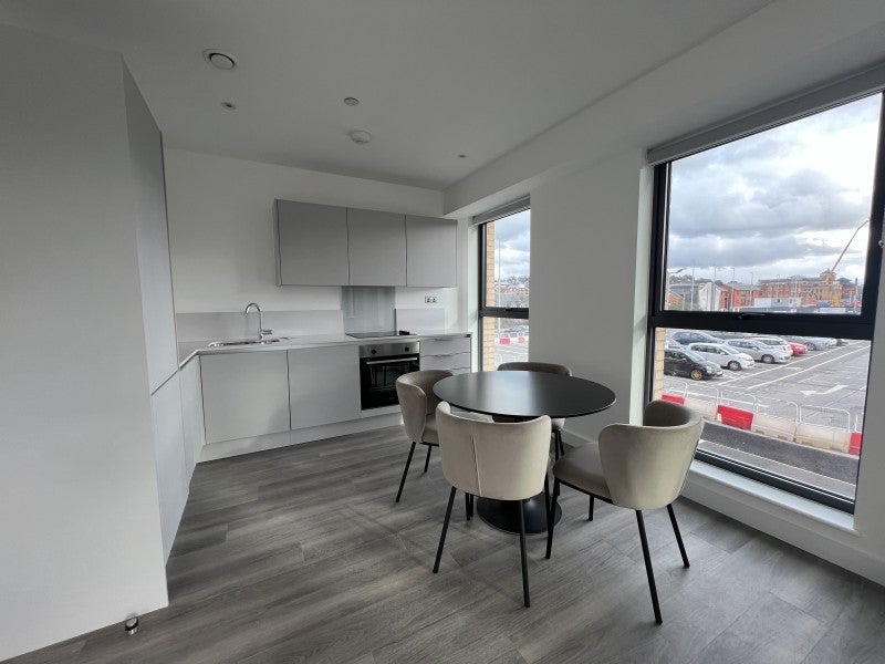 Flat Station View in Guildford