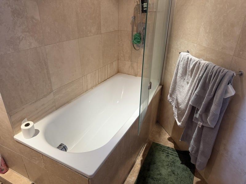 Room Stirling Road in Greater London