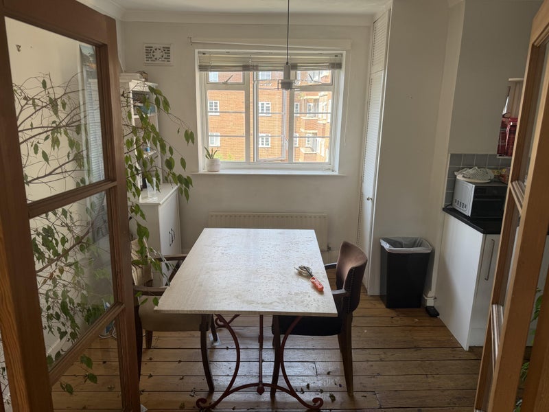 Room Stirling Road in Greater London