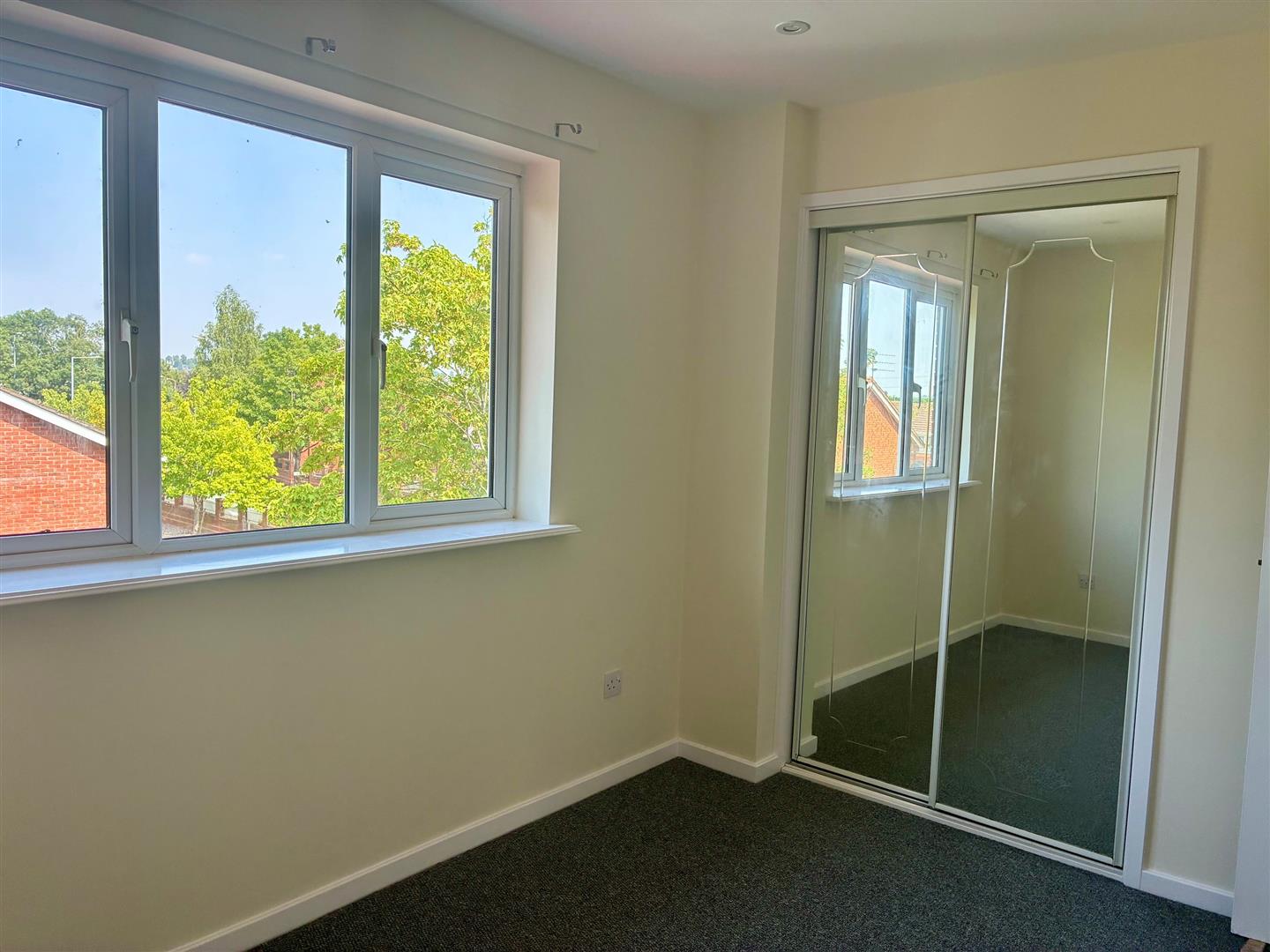 Flat Oxbridge Way in Tamworth