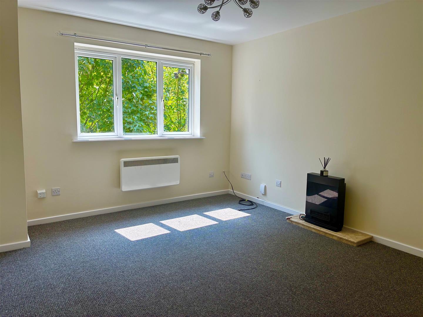 Flat Oxbridge Way in Tamworth