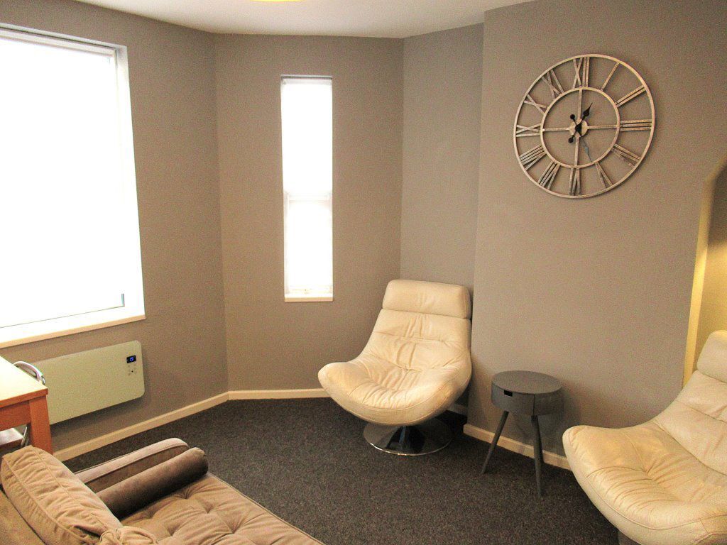 Room Holly Avenue in Birmingham