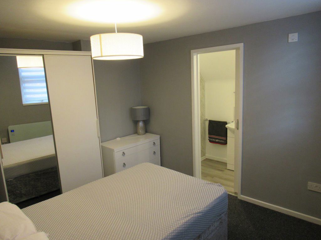 Room Holly Avenue in Birmingham
