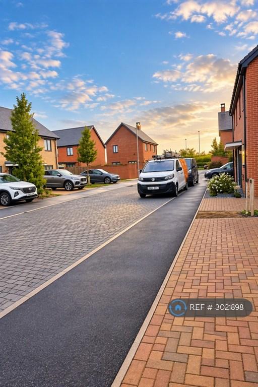 House Colosseum Drive in Houghton Regis