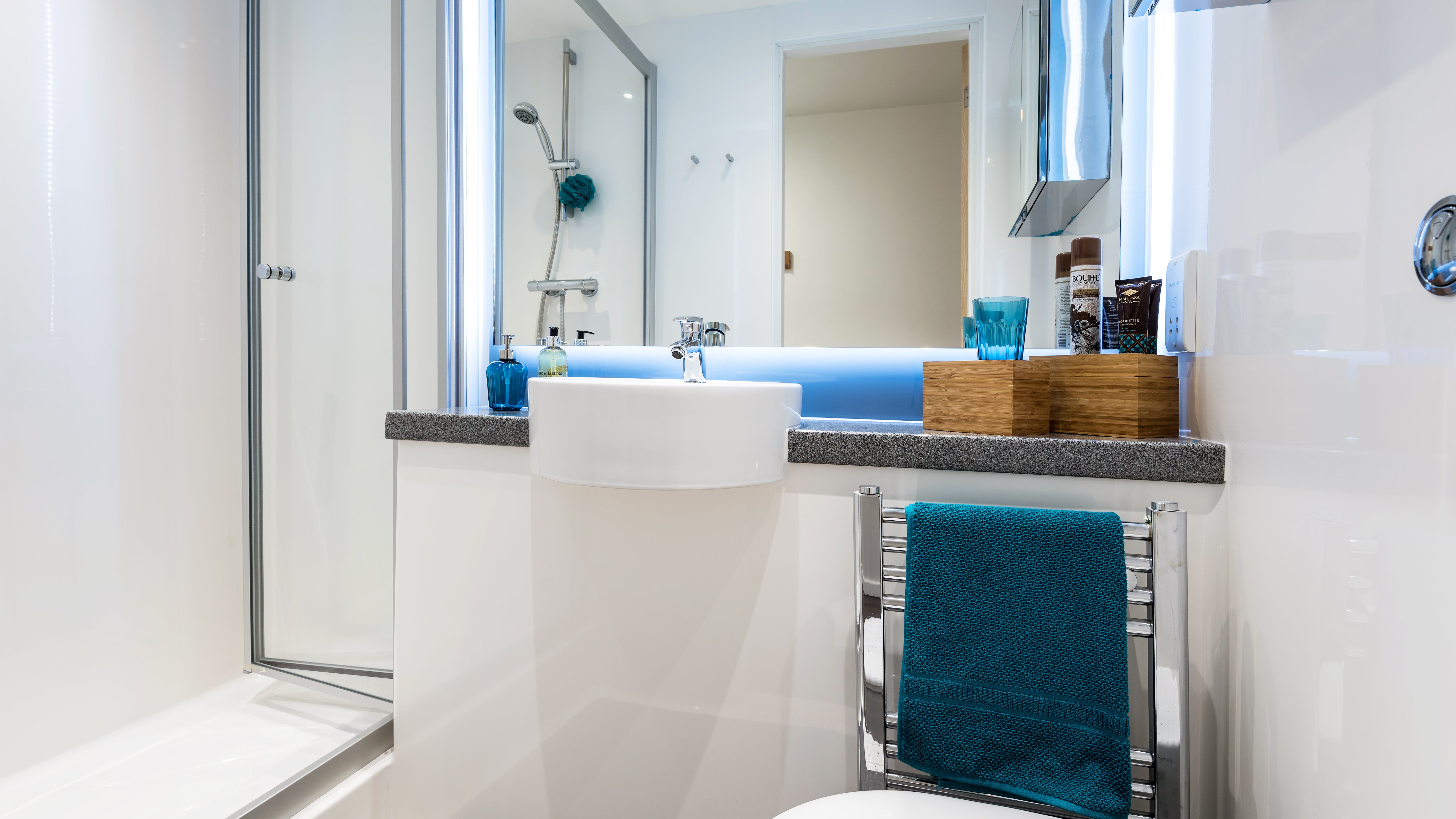 Flat Whitehill Court in Glasgow