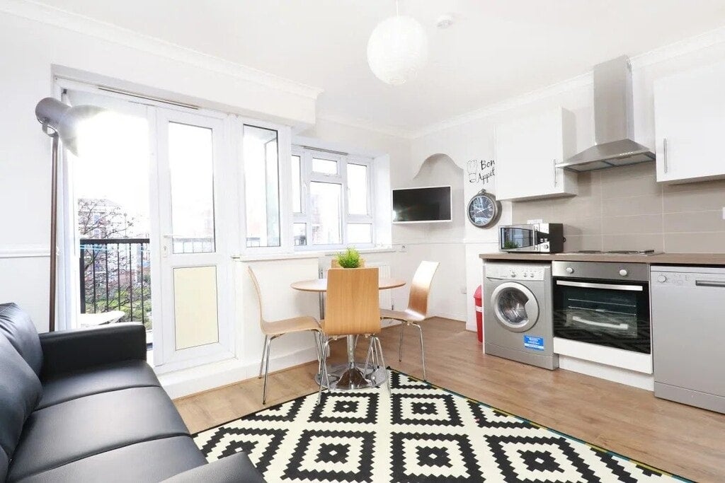 Room Bruce Road in Greater London