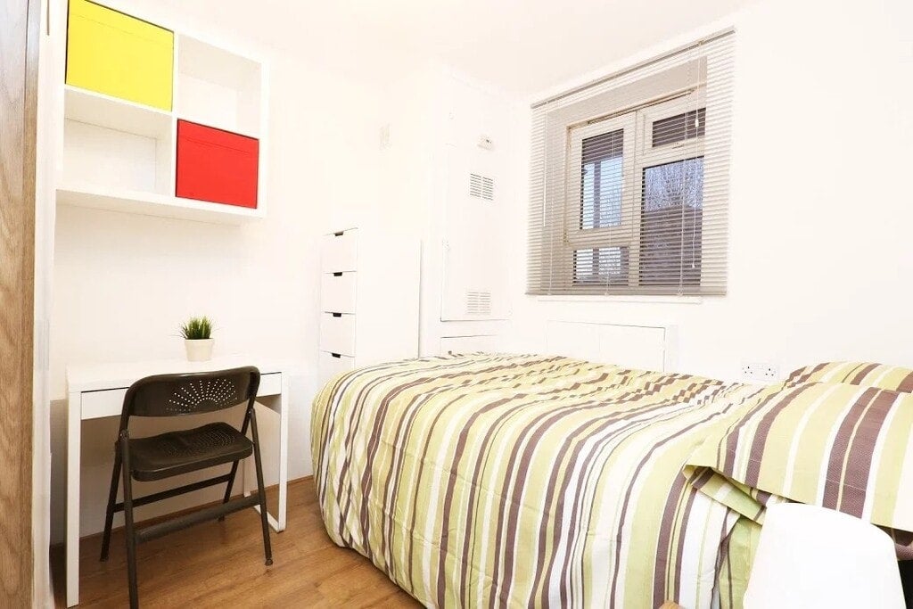 Room Bruce Road in Greater London