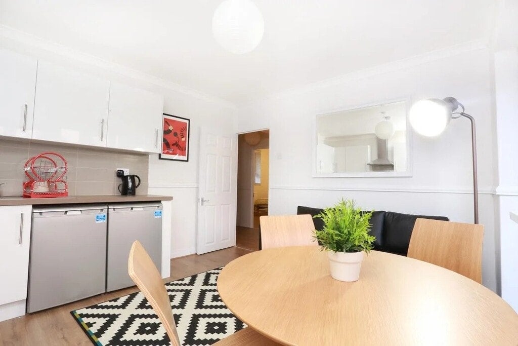 Room Bruce Road in Greater London