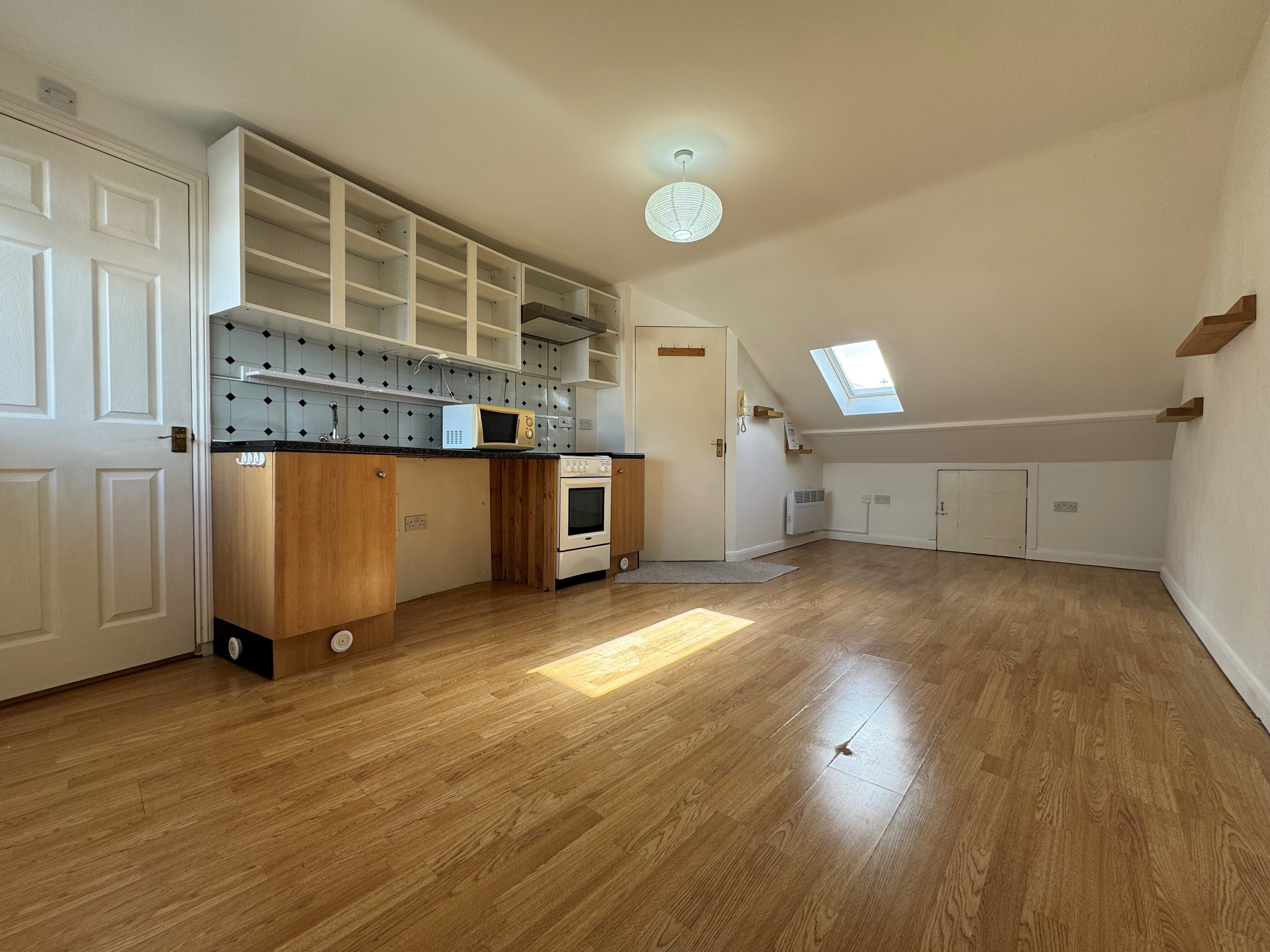 Flat Wellesley Road in Eastbourne