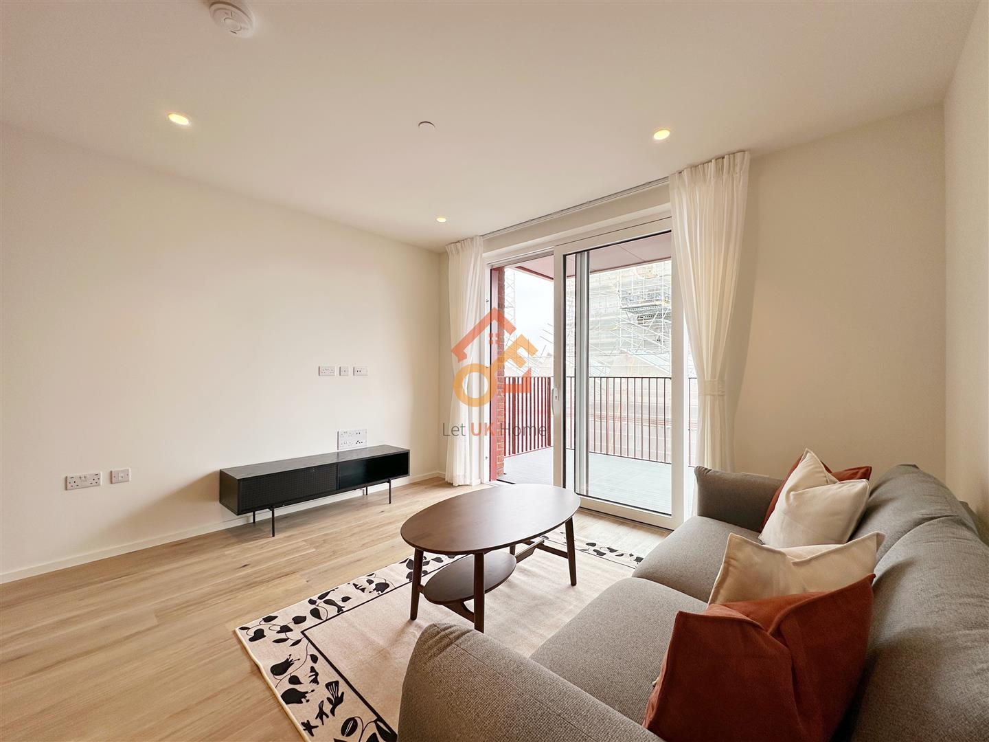 Flat Hemlock Street in Greater London