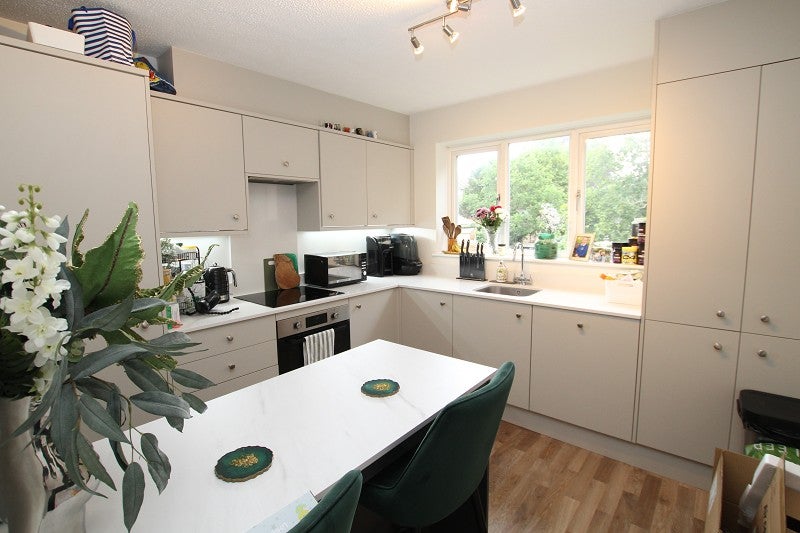 Flat Manning Close in Mid Sussex