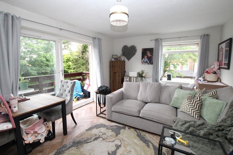 Flat Manning Close in Mid Sussex