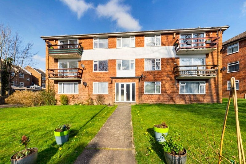 Flat Manning Close in Mid Sussex
