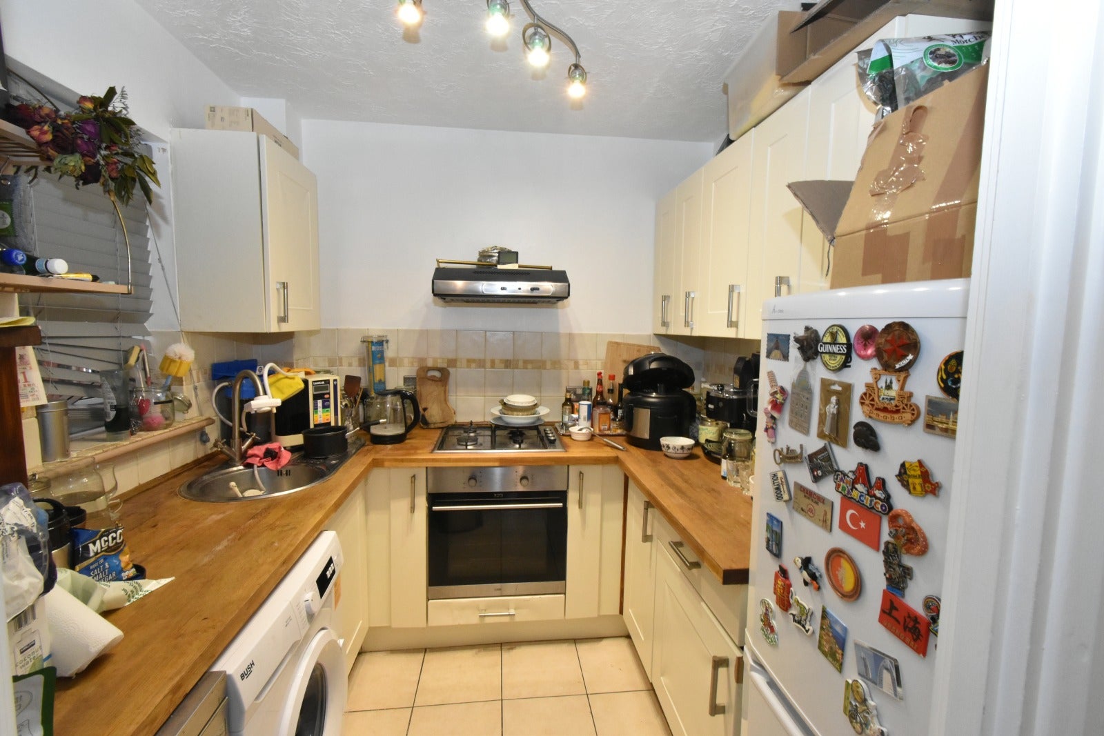 Flat Pinemartin Close in Greater London