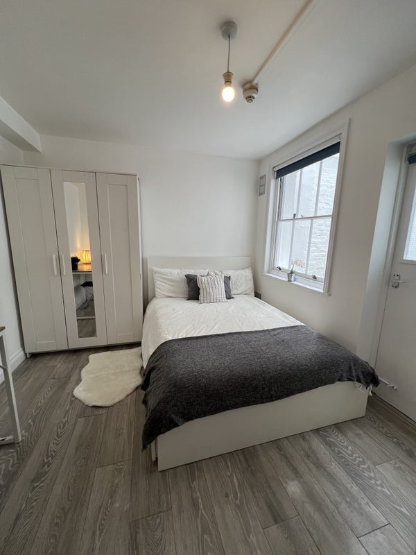 Flat Inverness Terrace in City of Westminster
