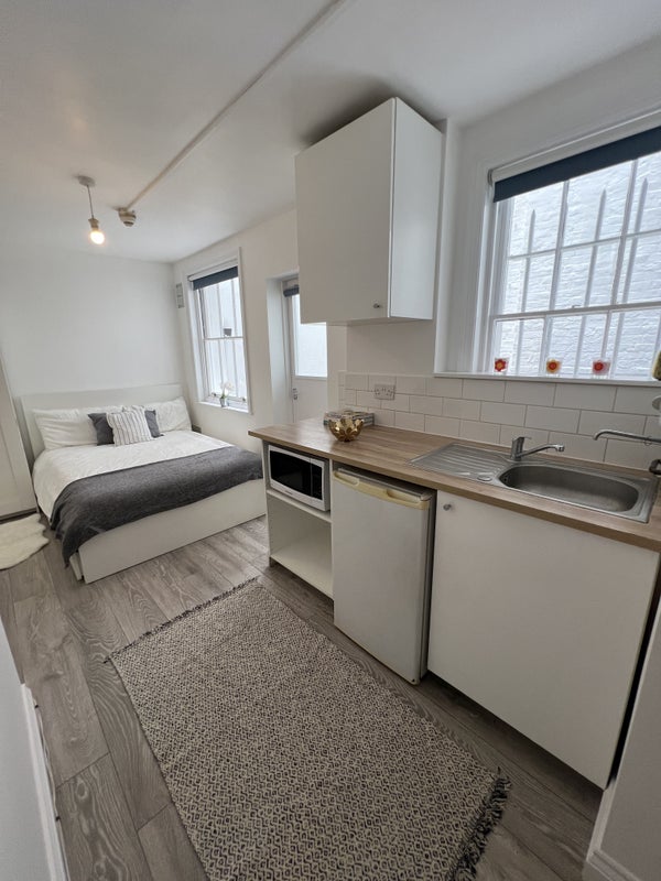 Flat Inverness Terrace in City of Westminster