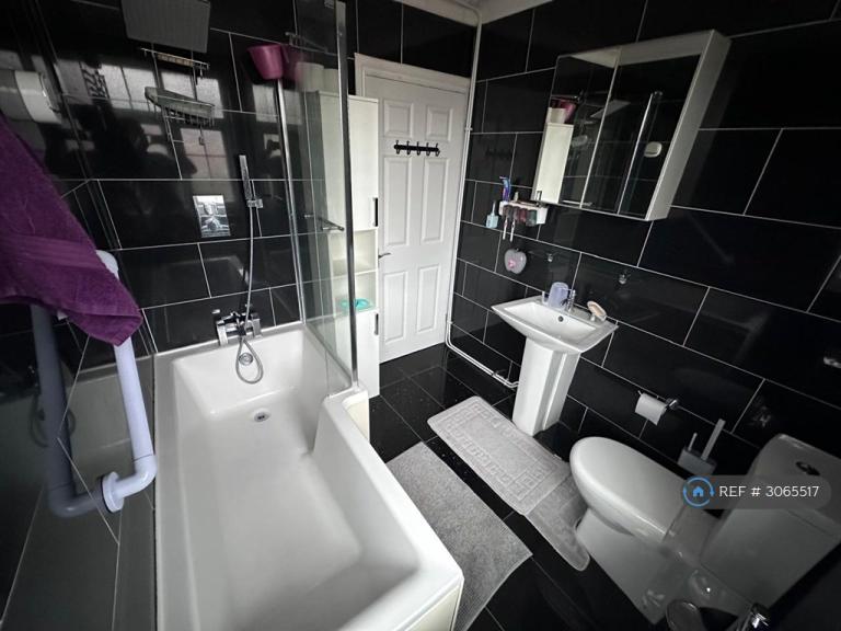 Room Radnor Way in Slough
