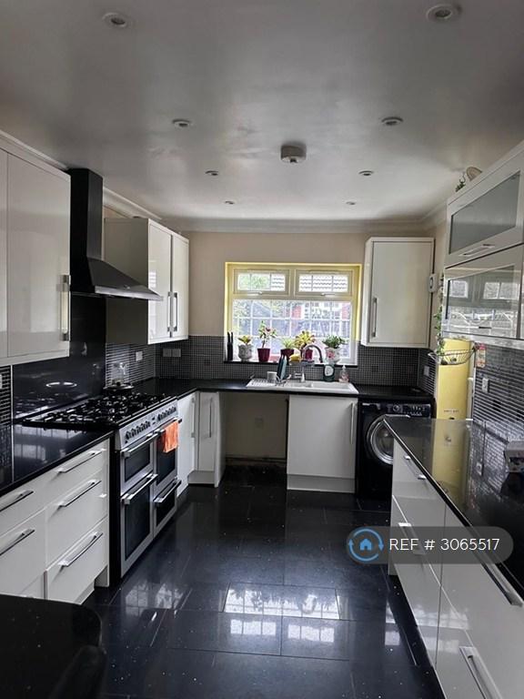 Room Radnor Way in Slough