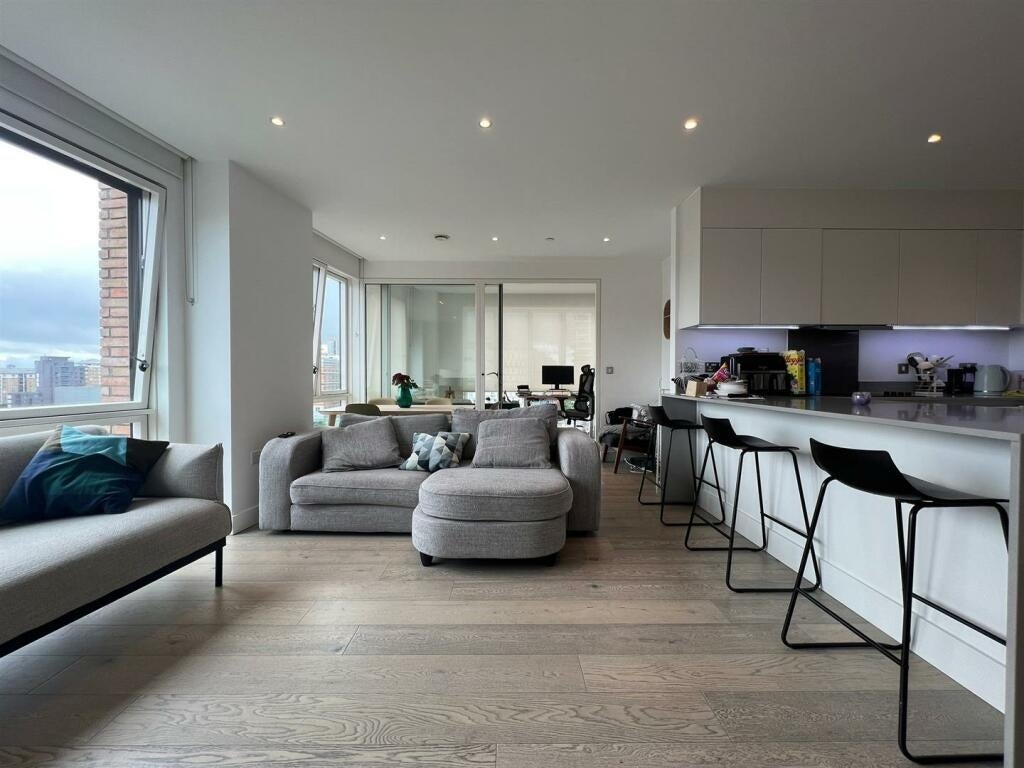 Room Arniston Way in Greater London