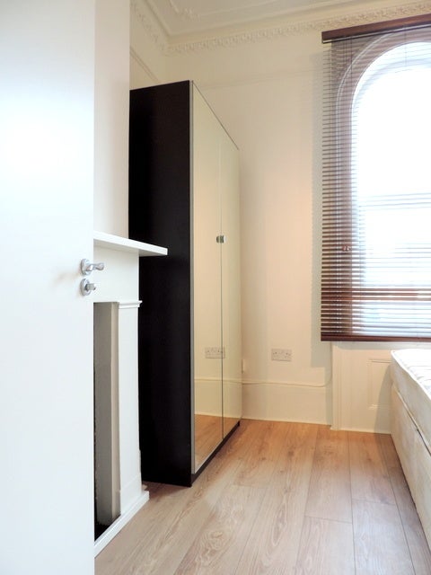 Room Burrage Road in Greater London