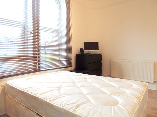Room Burrage Road in Greater London
