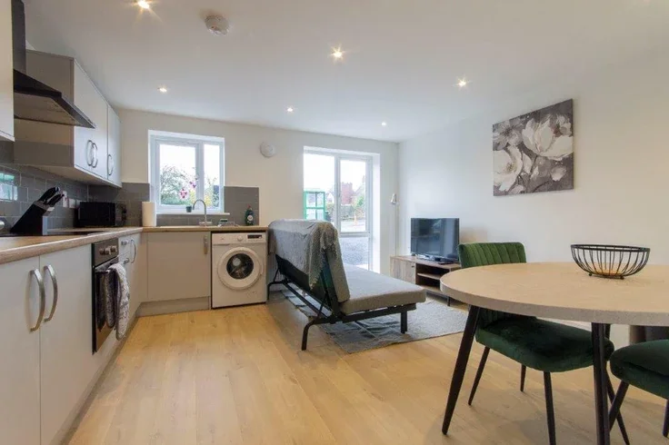 Flat Victoria Avenue in Staveley