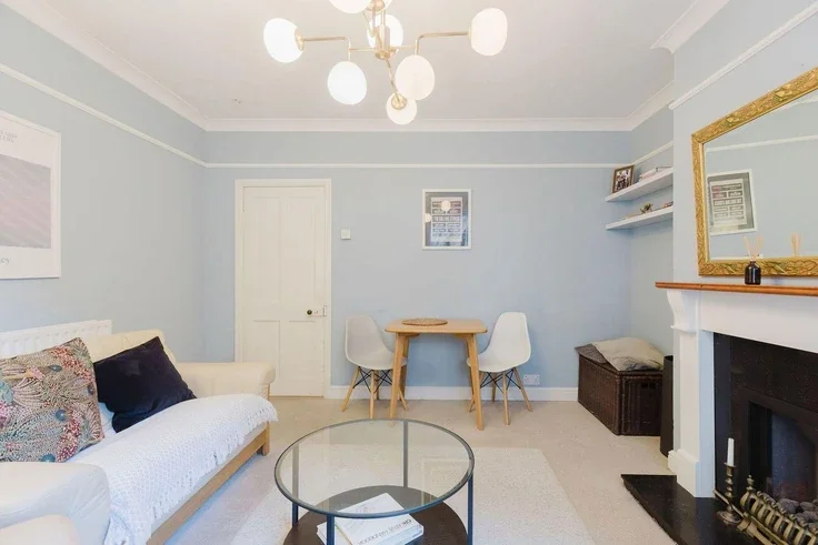 Flat Atkins Road in Greater London
