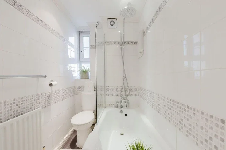 Flat Atkins Road in Greater London