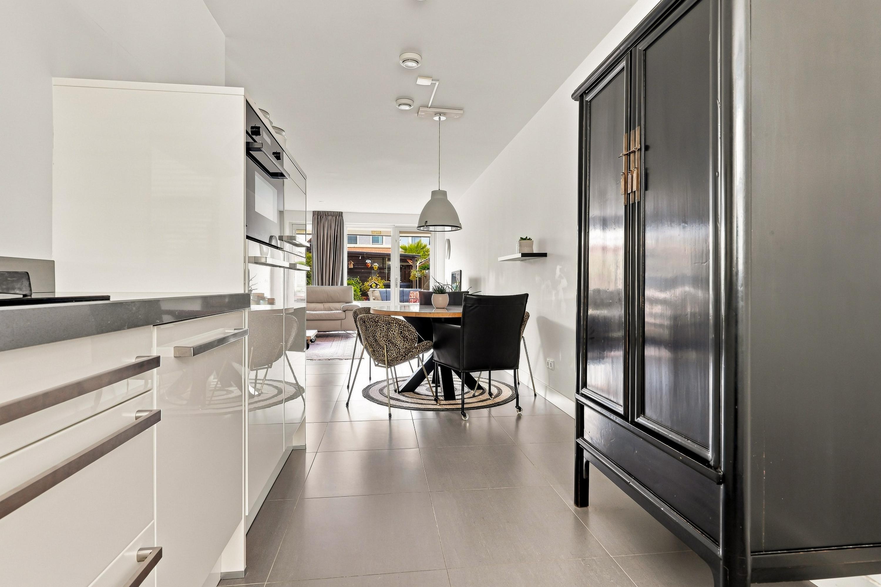 Tussenwoning te koop: Isa van Eeghenlaan 3, Beverwijk
