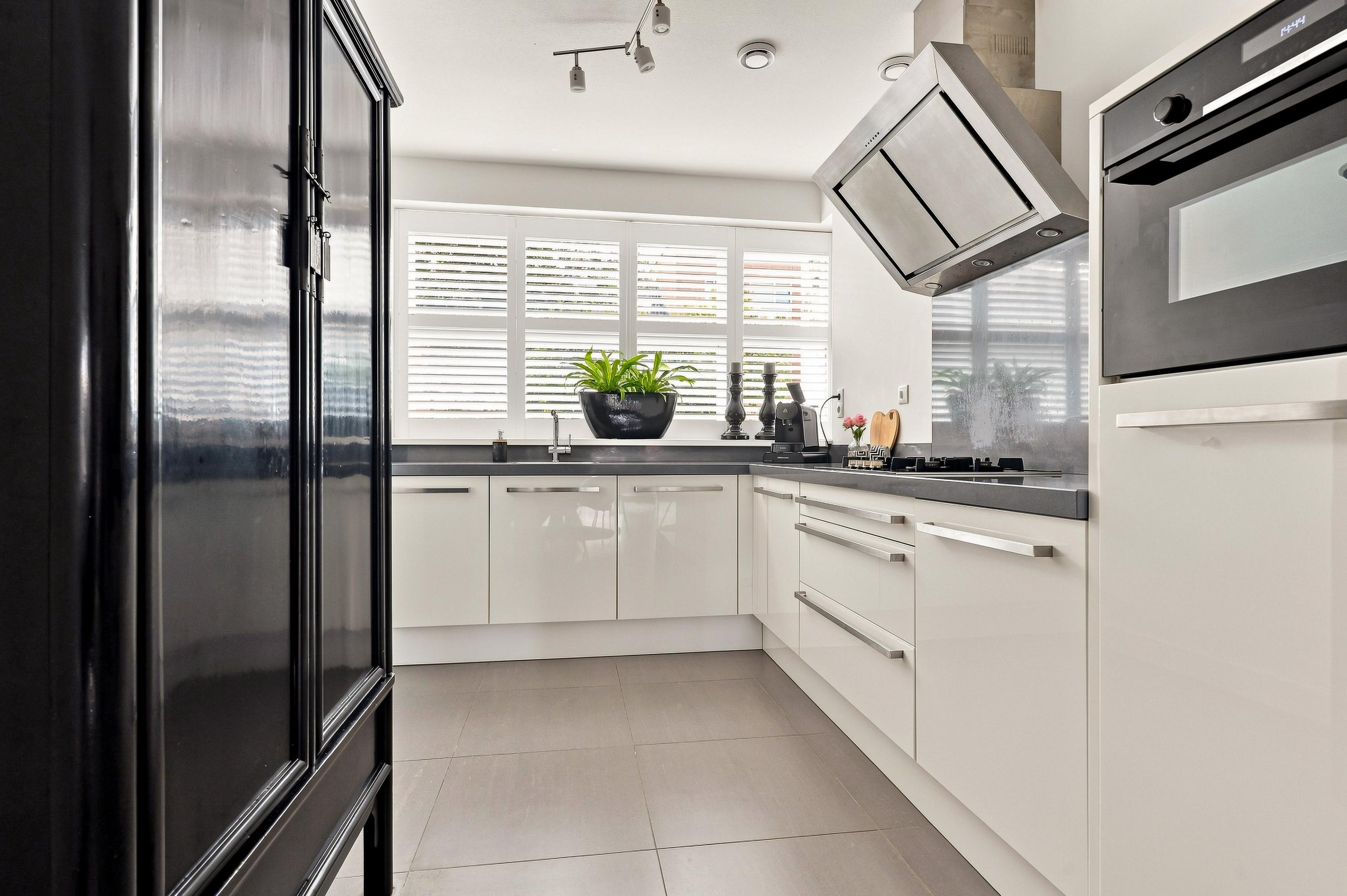 Tussenwoning te koop: Isa van Eeghenlaan 3, Beverwijk