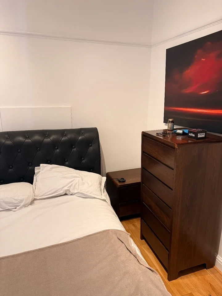Flat Pitshanger Lane in Greater London