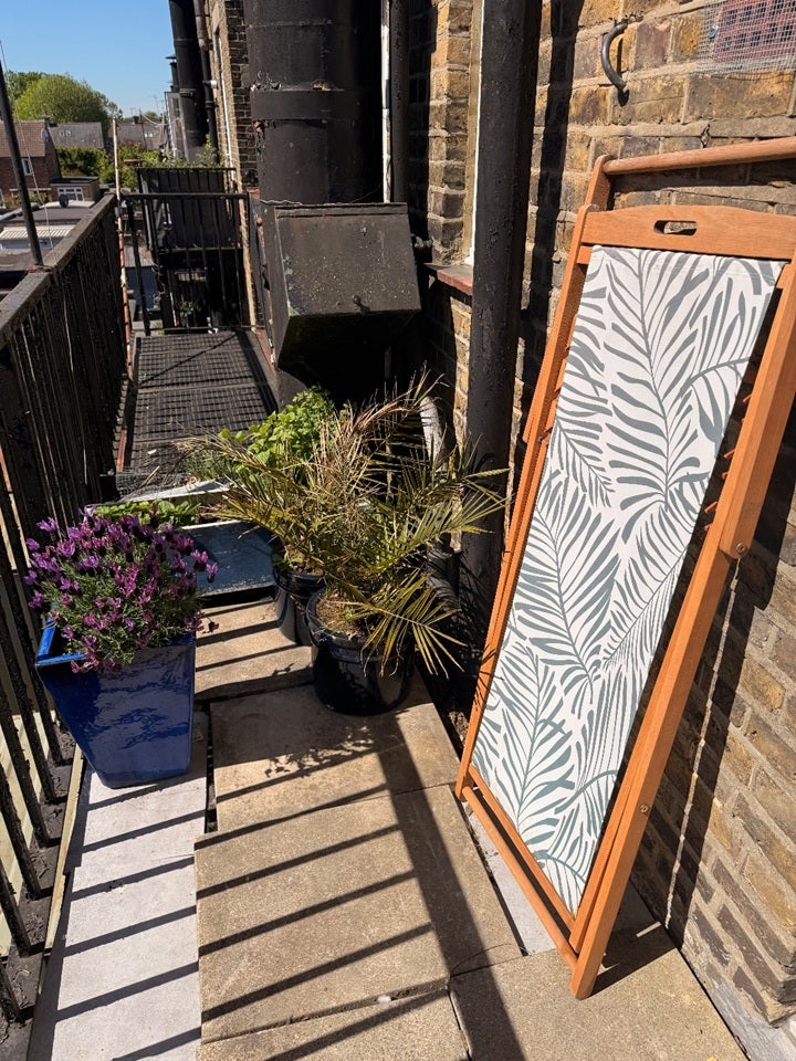 Flat Pitshanger Lane in Greater London