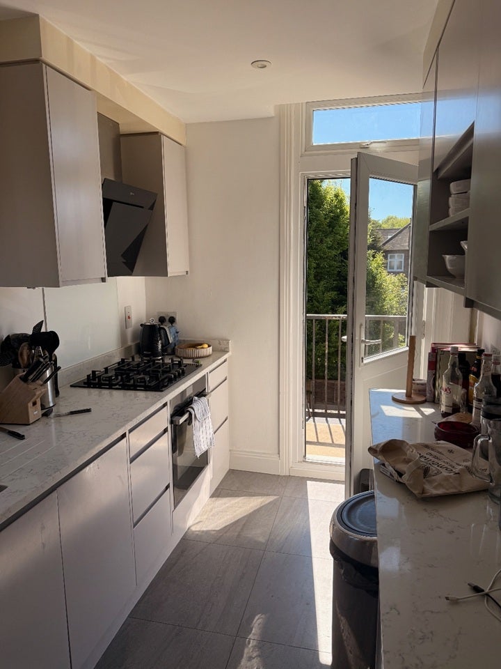 Flat Pitshanger Lane in Greater London