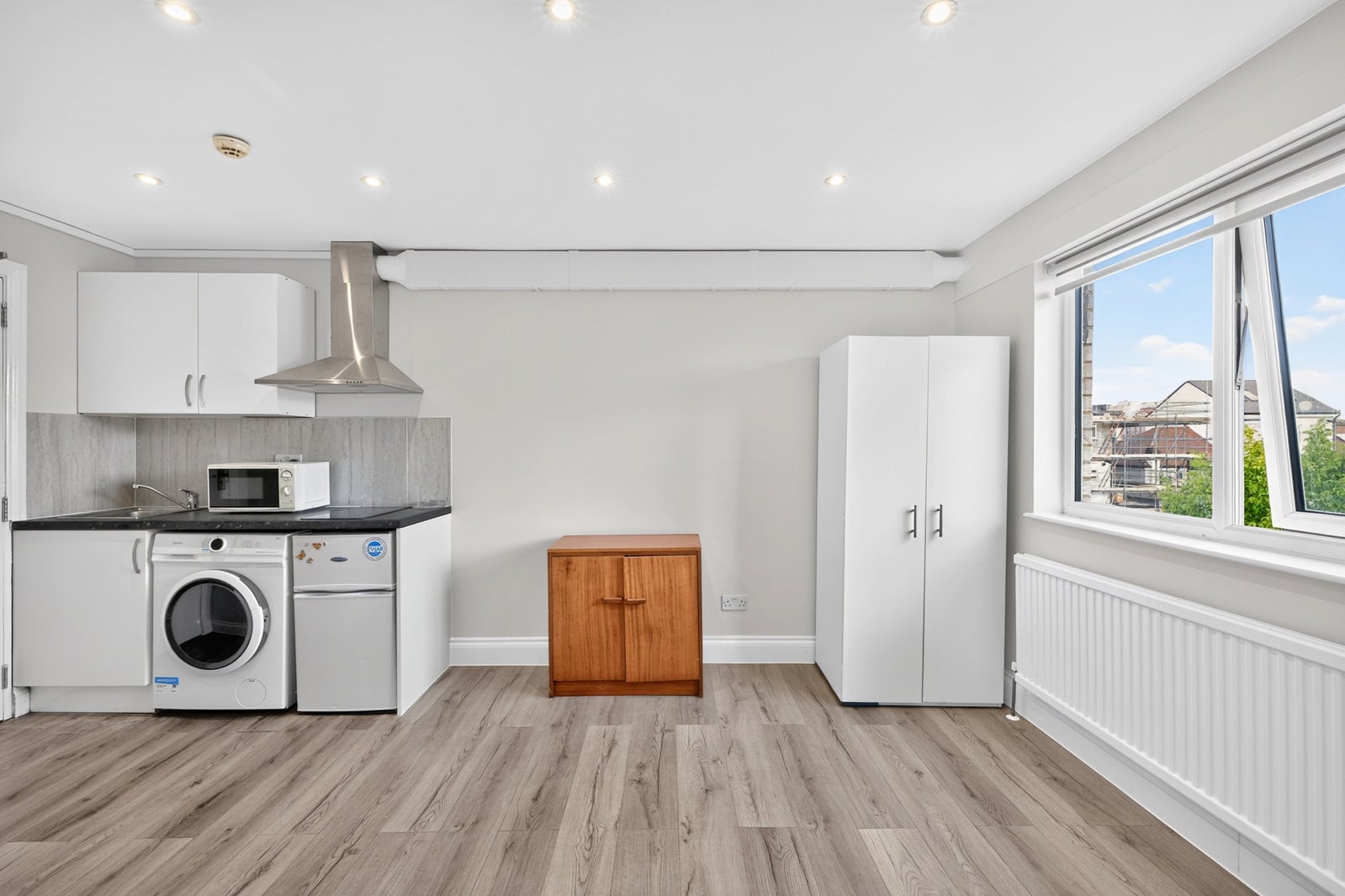 Flat Timberwharf Road in Greater London