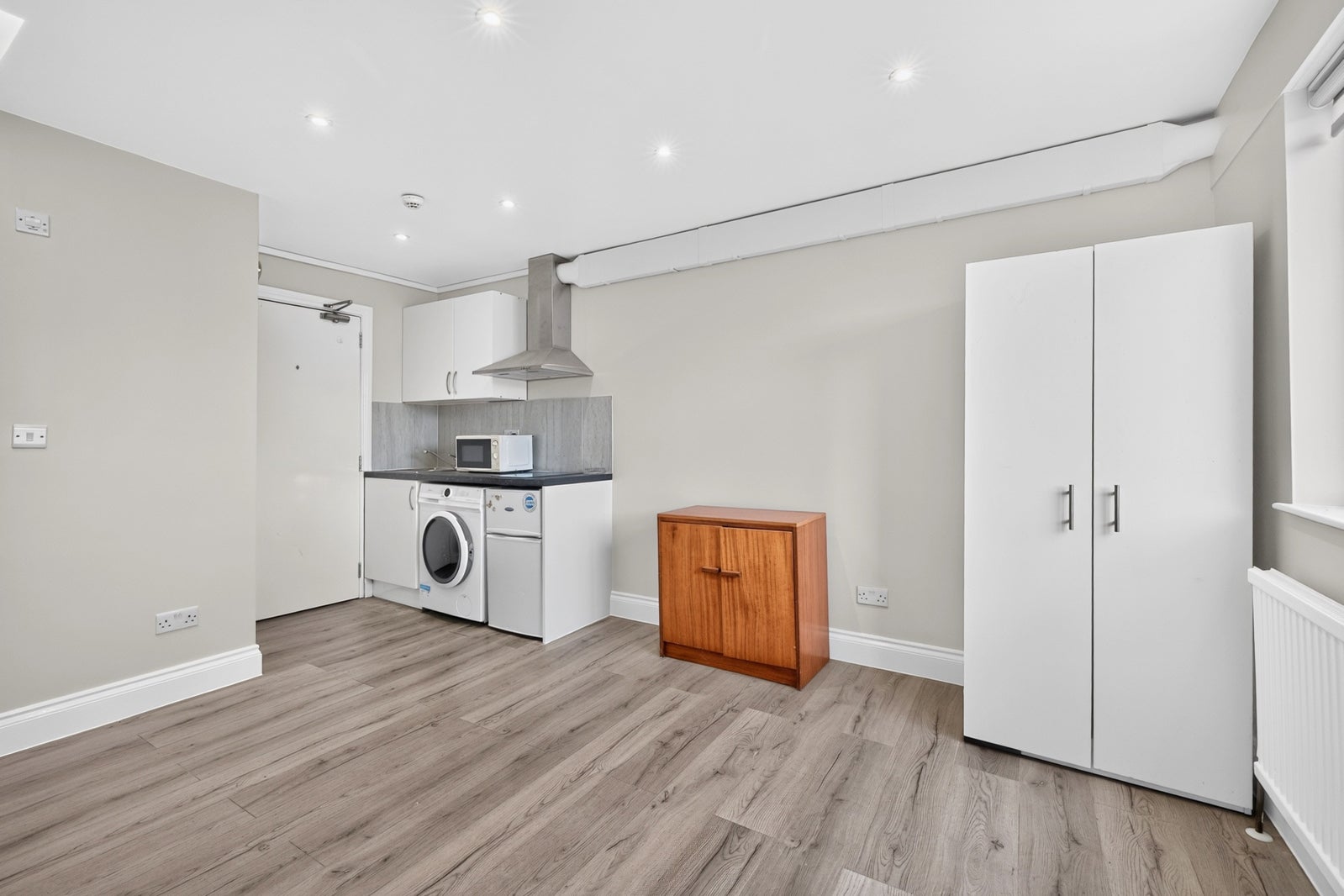 Flat Timberwharf Road in Greater London