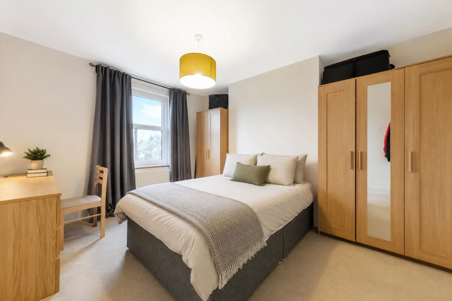 Flat Churchfield Road in Greater London