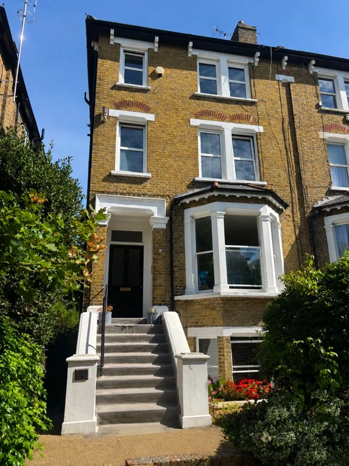 Flat Churchfield Road in Greater London