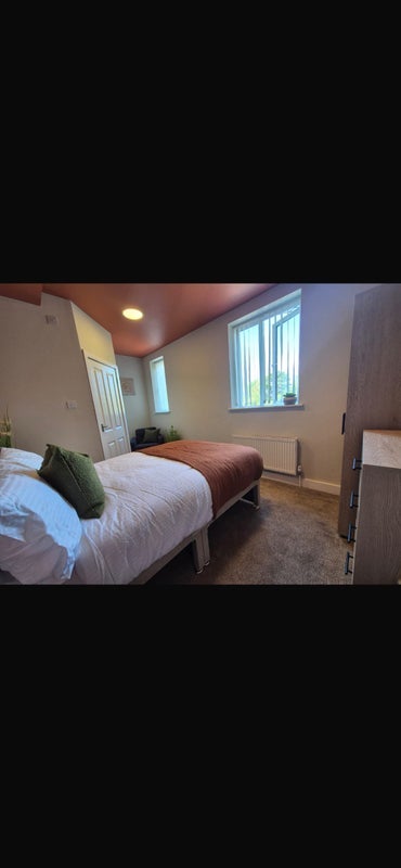 Room Marlborough Road in Royton
