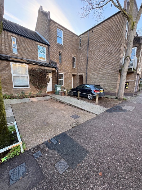 Room Lennox Road in Greater London