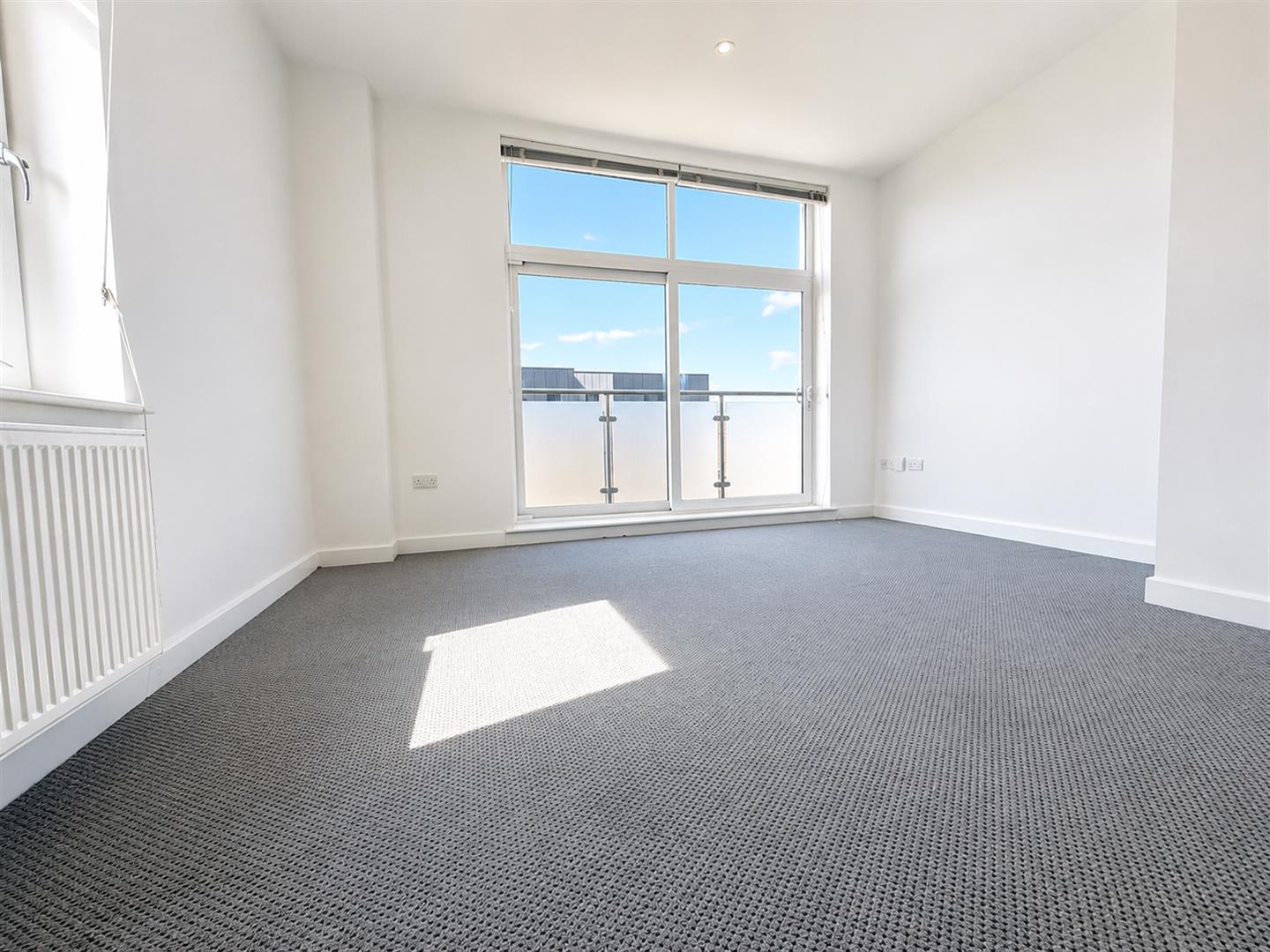 Flat Knoll Road in Surrey Heath