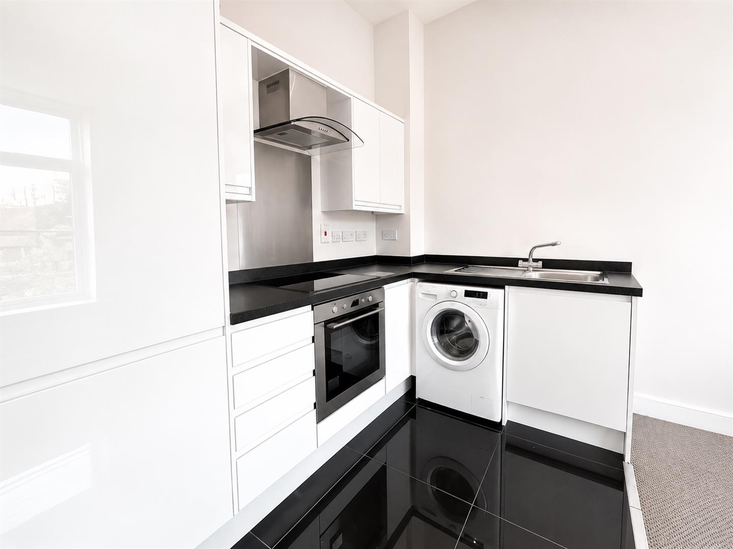 Flat Knoll Road in Surrey Heath