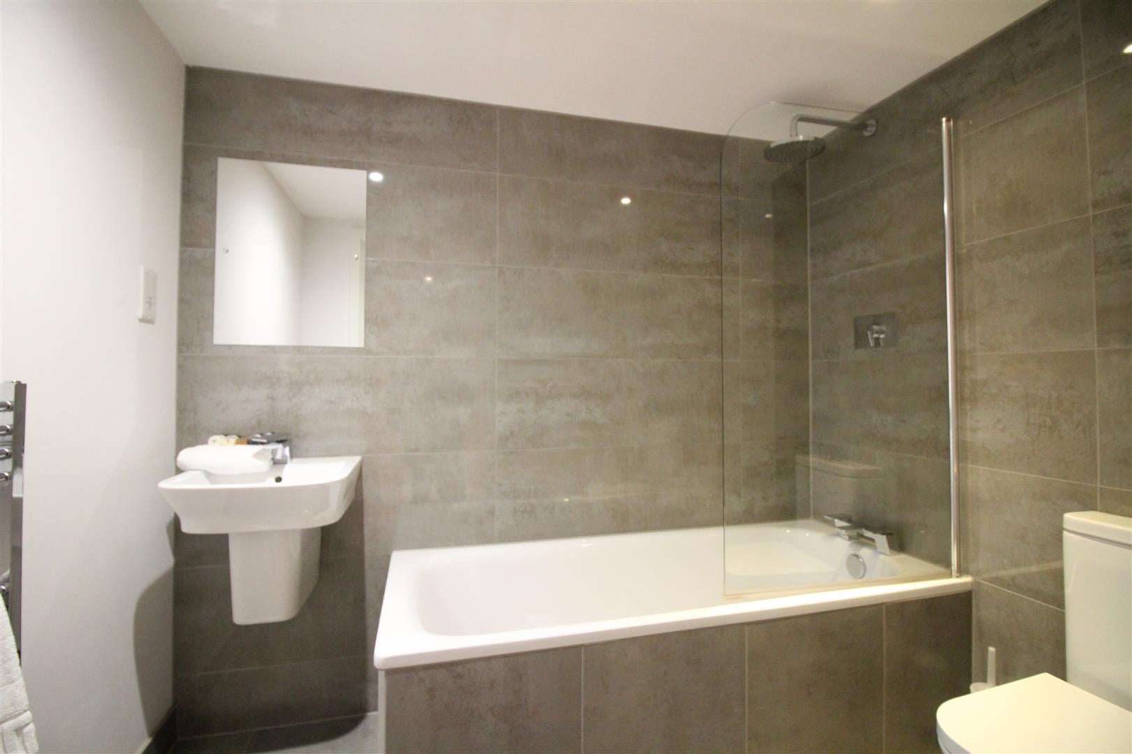 Flat Knoll Road in Surrey Heath