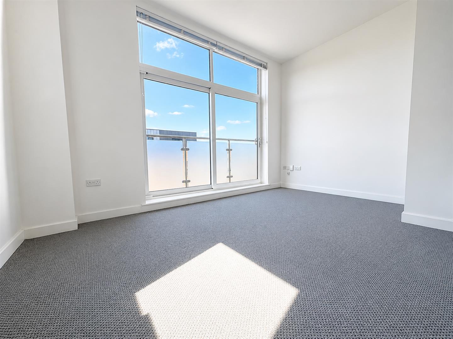 Flat Knoll Road in Surrey Heath