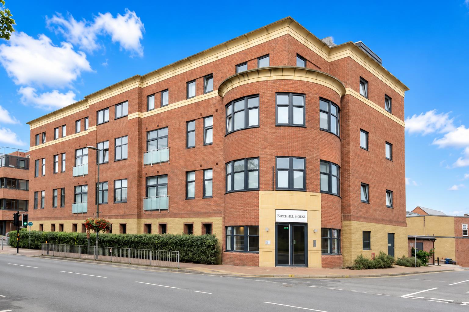 Flat Knoll Road in Surrey Heath