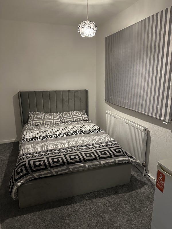 Room Searness Road in Middleton
