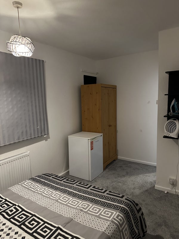Room Searness Road in Middleton