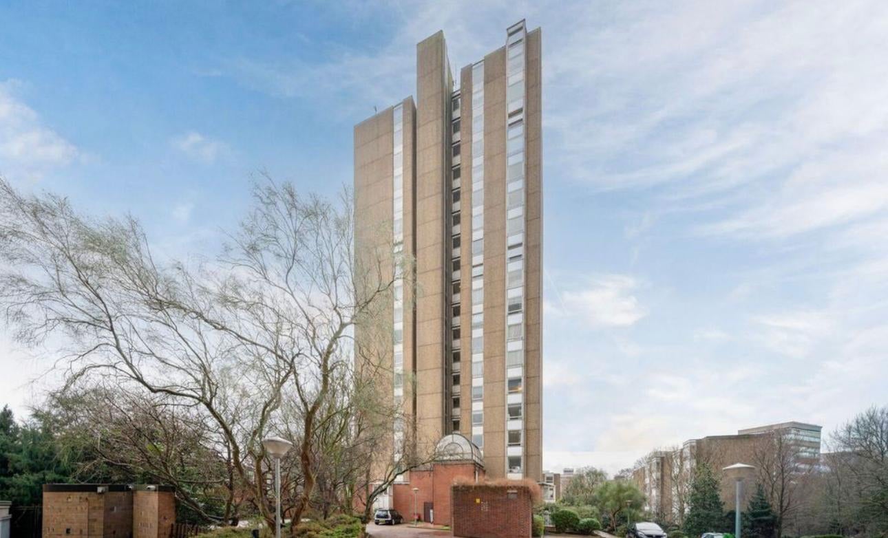 Flat Bramlands Close in Greater London