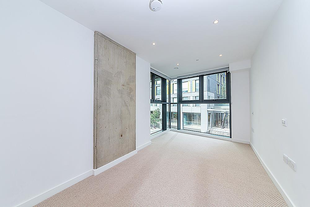 Flat Thurston Road in Greater London