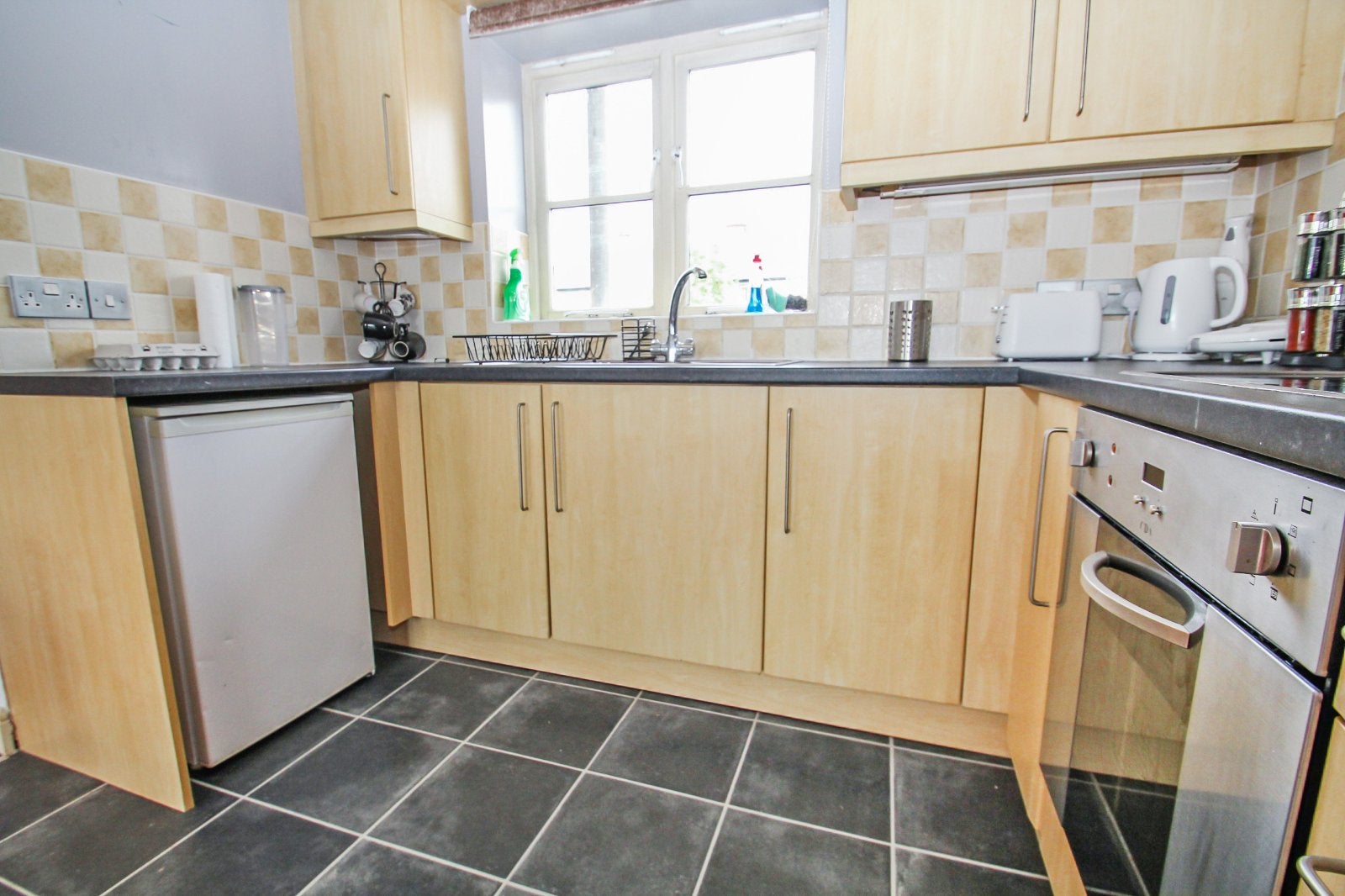 Flat Kirkstall Road in Leeds